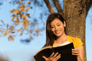 Leia mais sobre o artigo Relacionamento Abençoado: 7 Passagens da Bíblia para Você Aplicar Hoje Mesmo